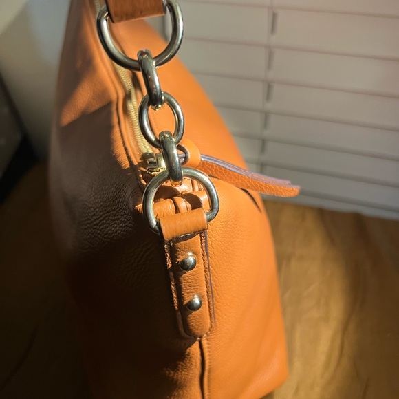 Kate Spade Hobo Shoulder Bag, tan leather w/gold accents. Great Condition - Picture 4 of 12